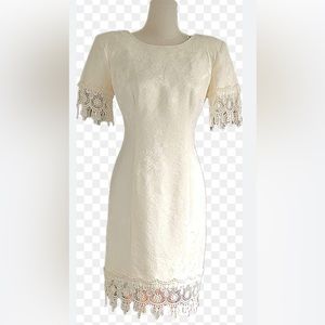 Gorgeous Vintage  Cream colored Lace Dress, size 10